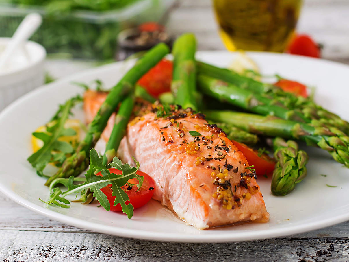 Lachsfilet mit Gemüse © Getty Images Lachsfilet mit Gemüse © Getty Images